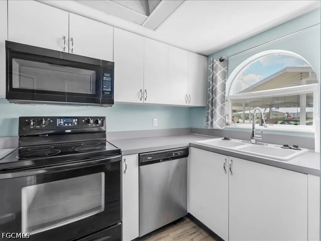 28 Cosmopolitan Drive Lehigh Acres FL 33936
