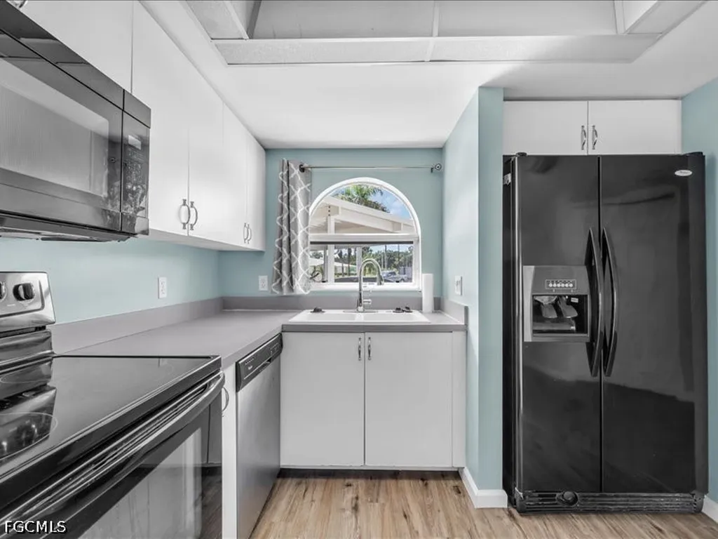 28 Cosmopolitan Drive Lehigh Acres FL 33936