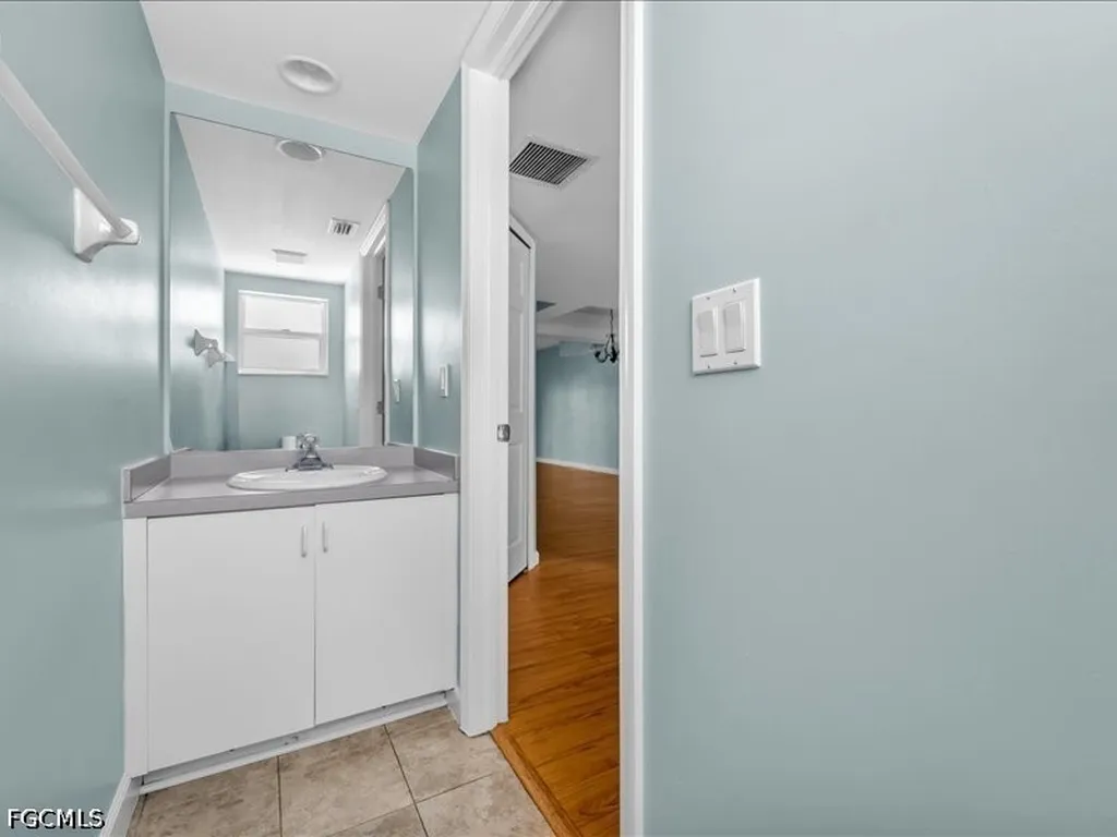 28 Cosmopolitan Drive Lehigh Acres FL 33936