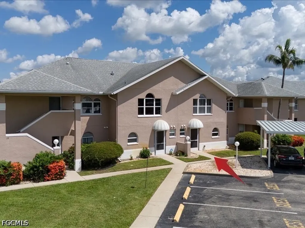 28 Cosmopolitan Drive Lehigh Acres FL 33936