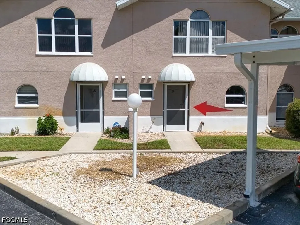 28 Cosmopolitan Drive Lehigh Acres FL 33936