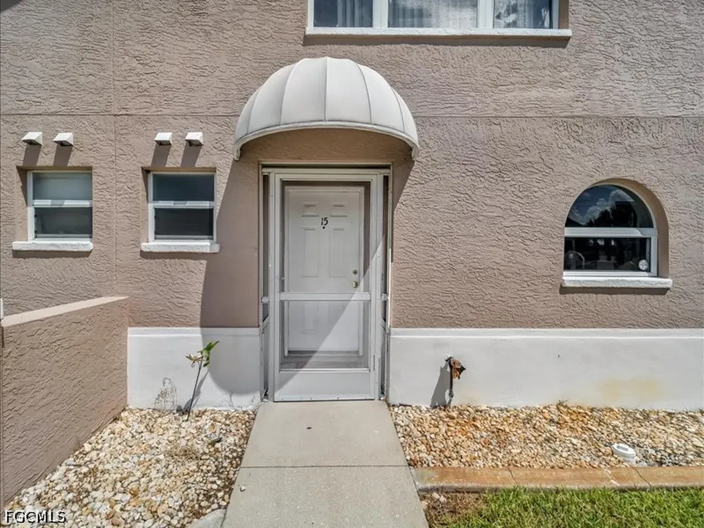 28 Cosmopolitan Drive Lehigh Acres FL 33936