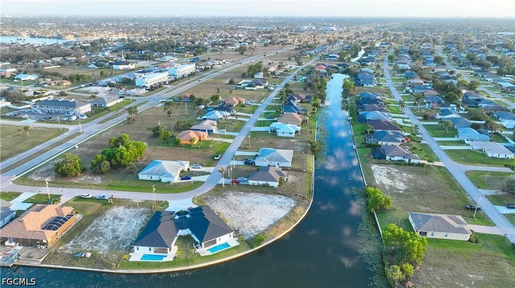 817 SW 8th Street Cape Coral FL 33991
