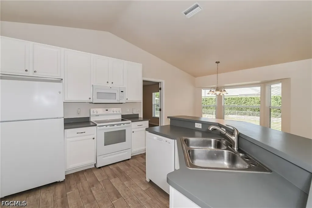 2908 SW 16th Place Cape Coral FL 33914