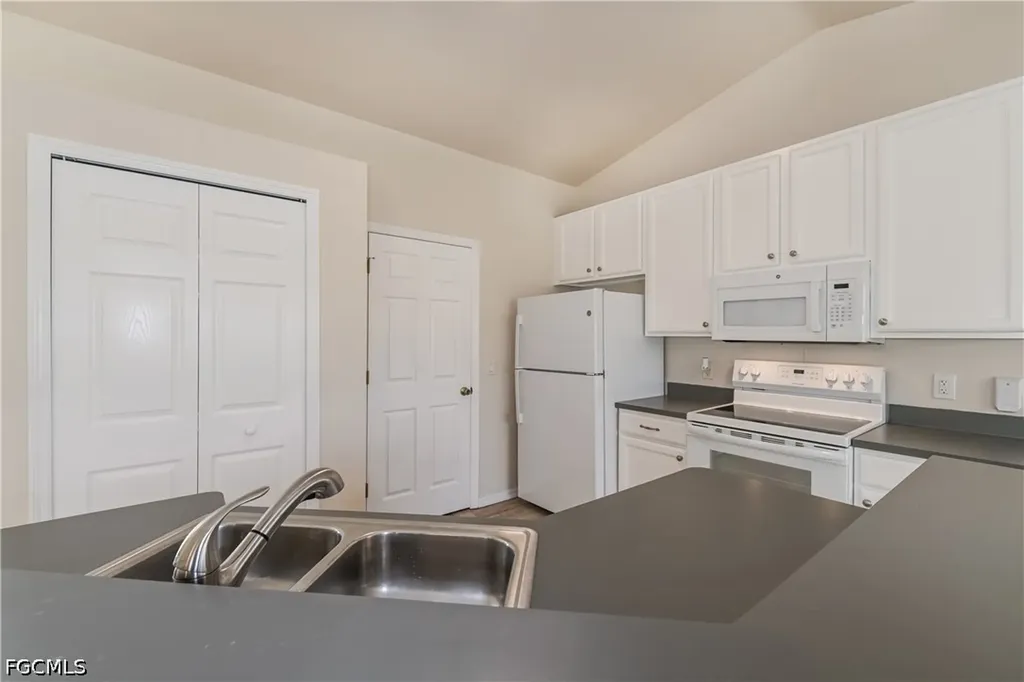 2908 SW 16th Place Cape Coral FL 33914