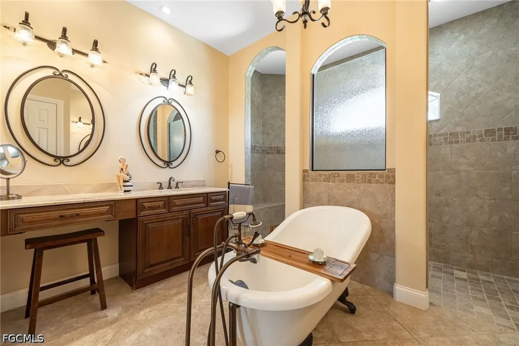 2213 SE 19th Avenue Cape Coral FL 33990