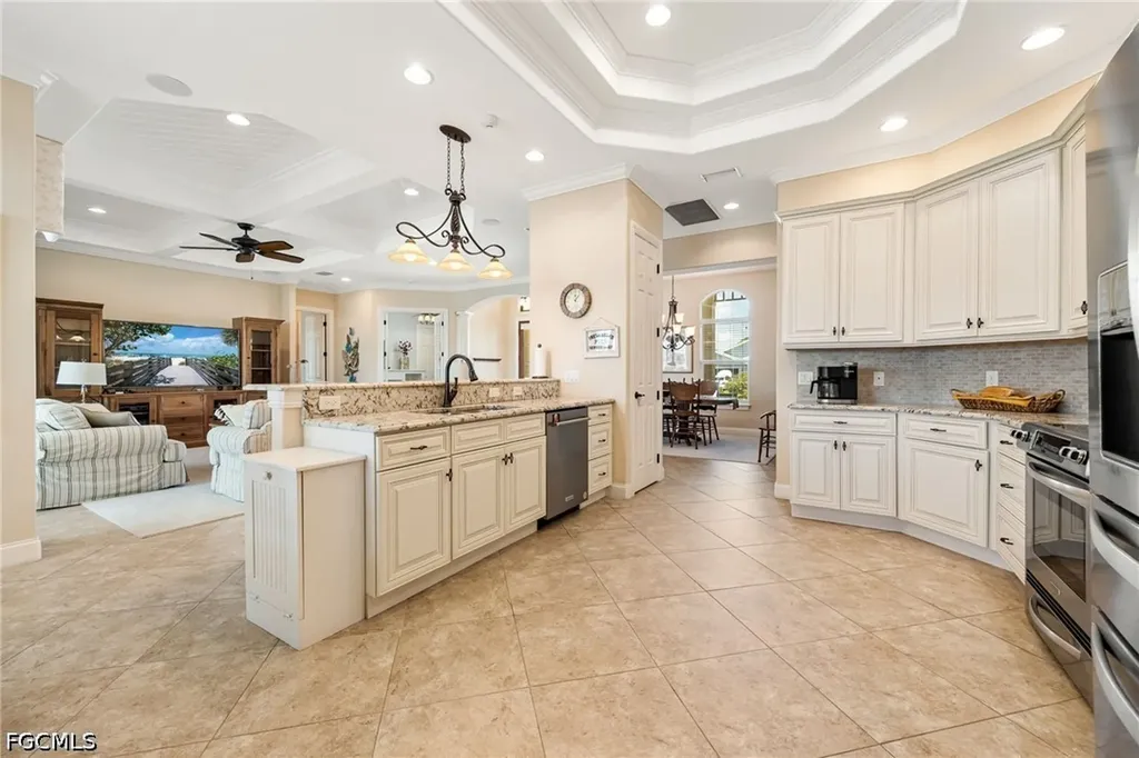 2213 SE 19th Avenue Cape Coral FL 33990