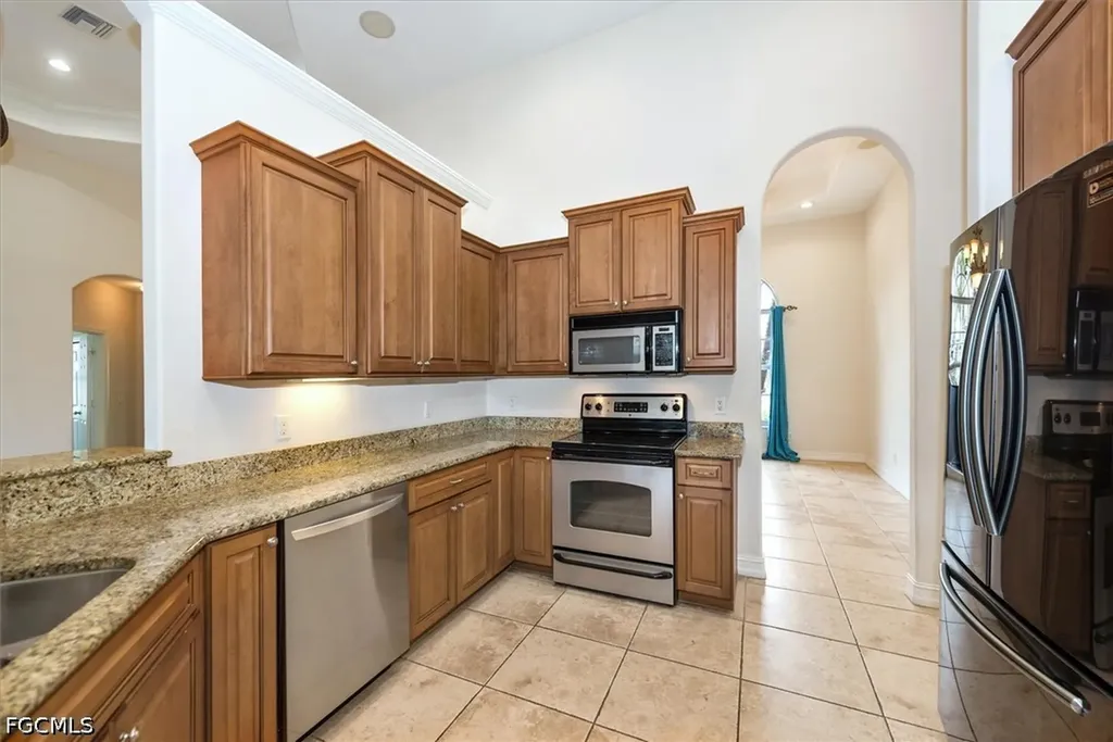 2024 SE 28th Terrace Cape Coral FL 33904