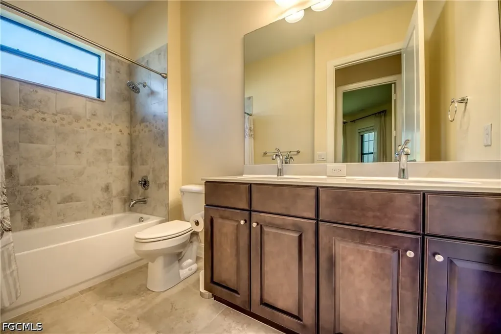 8260 Venetian Pointe Drive Fort Myers FL 33908