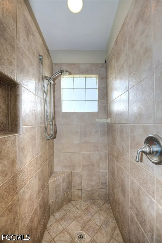 409 SW 7th Street Cape Coral FL 33991