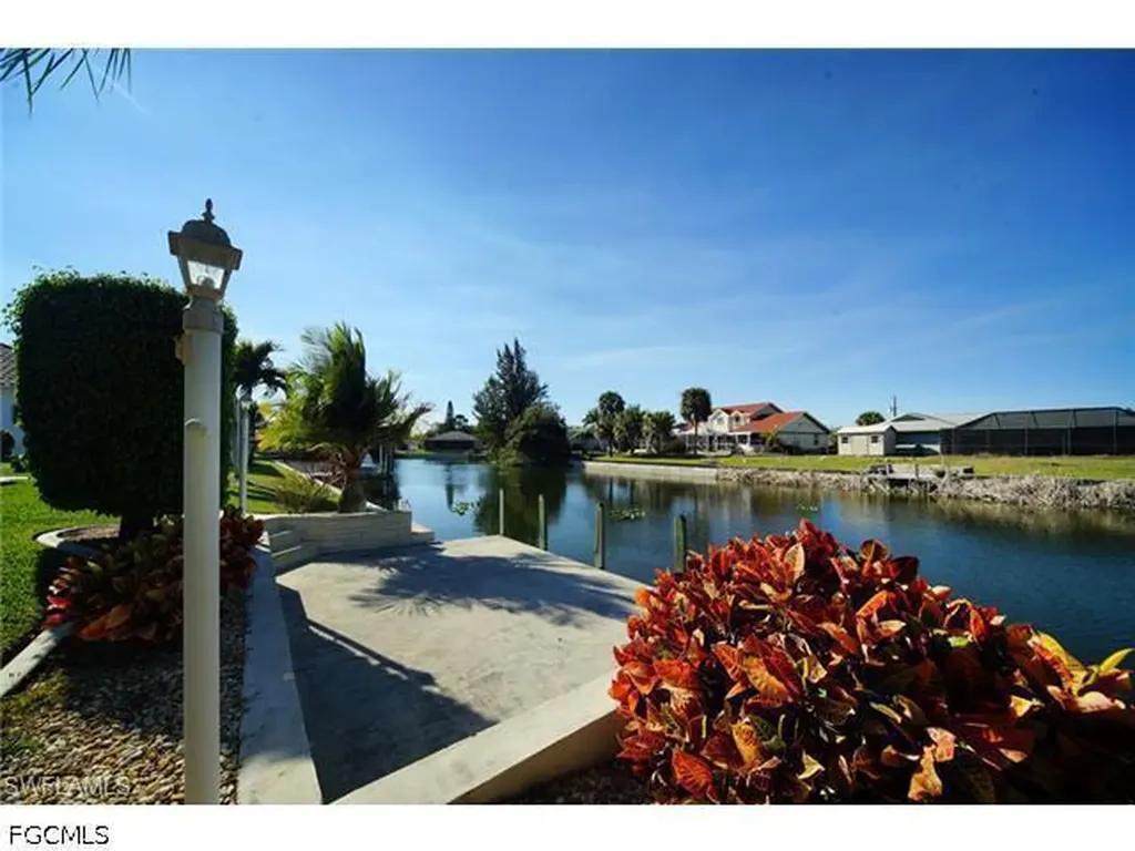 409 SW 7th Street Cape Coral FL 33991