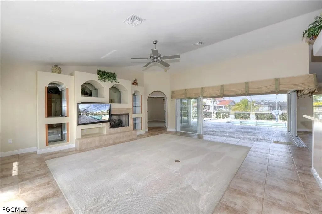409 SW 7th Street Cape Coral FL 33991