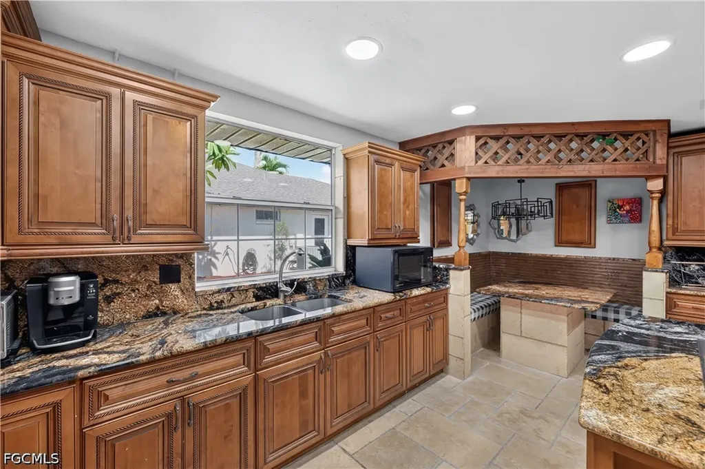 1229 SW 21st Terrace Cape Coral FL 33991