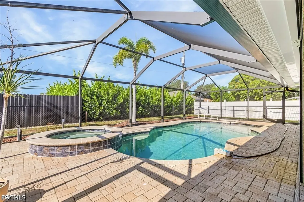 2214 SE 10th Lane Cape Coral FL 33990