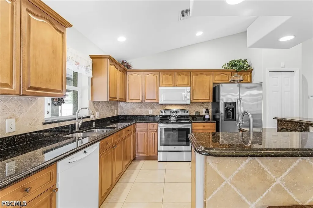 2214 SE 10th Lane Cape Coral FL 33990