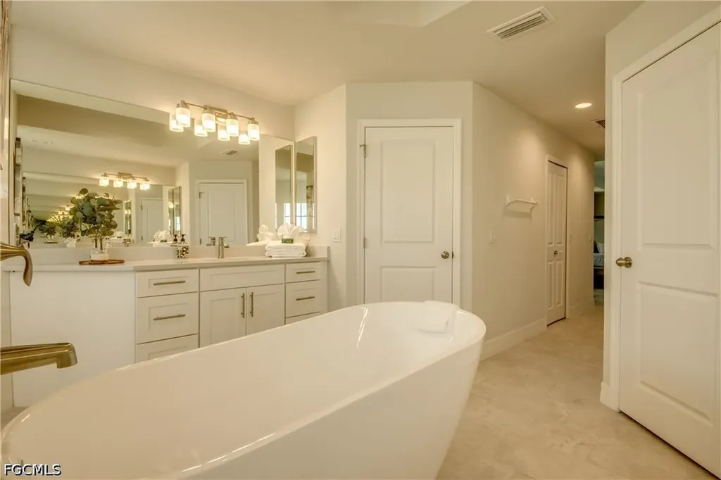 2104 SW 28th Lane Cape Coral FL 33914