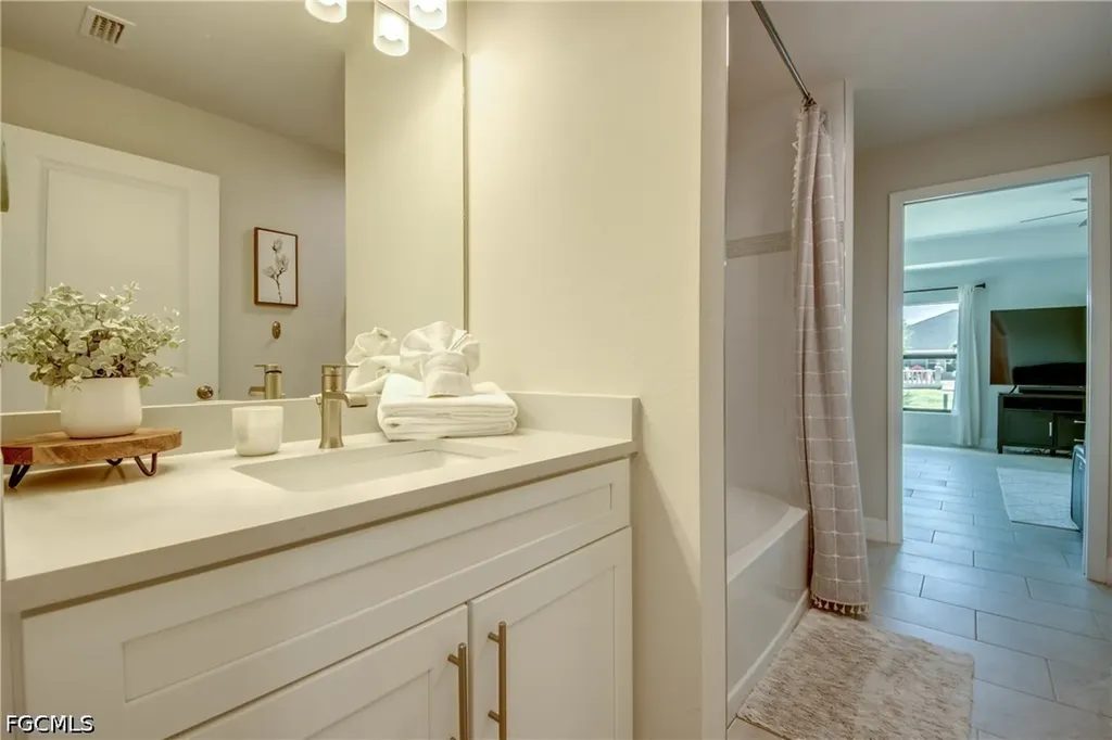 2104 SW 28th Lane Cape Coral FL 33914