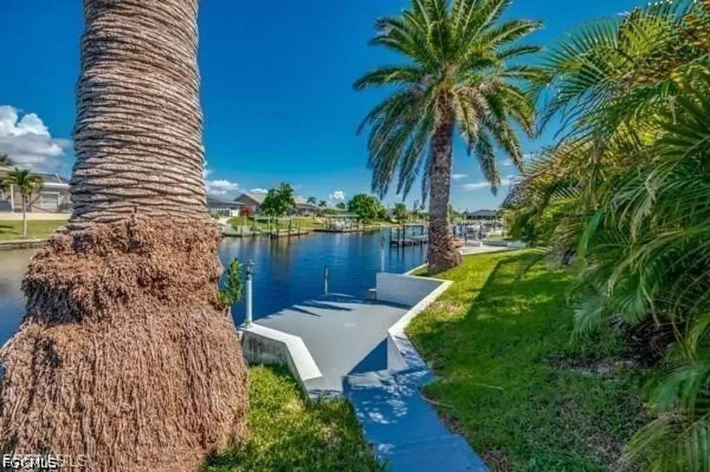 711 SE 33rd Terrace Cape Coral FL 33904