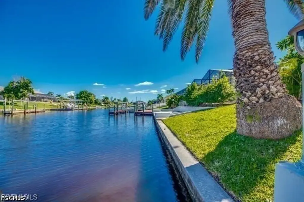 711 SE 33rd Terrace Cape Coral FL 33904