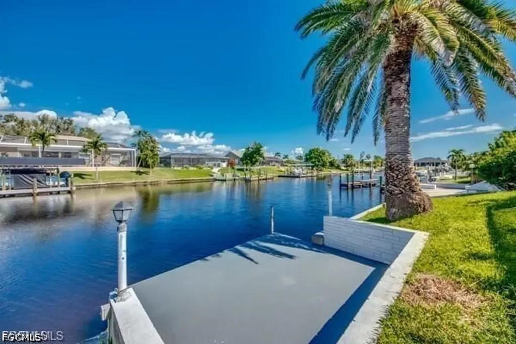 711 SE 33rd Terrace Cape Coral FL 33904