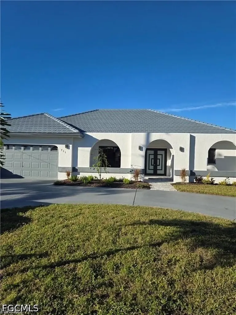 711 SE 33rd Terrace Cape Coral FL 33904