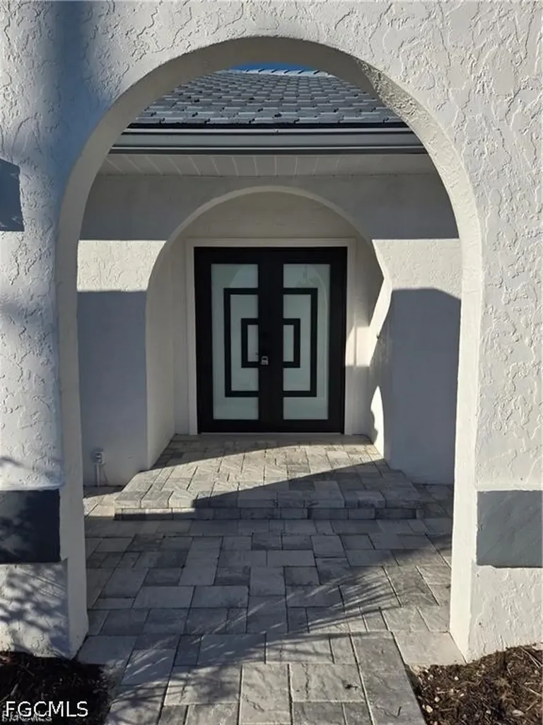 711 SE 33rd Terrace Cape Coral FL 33904