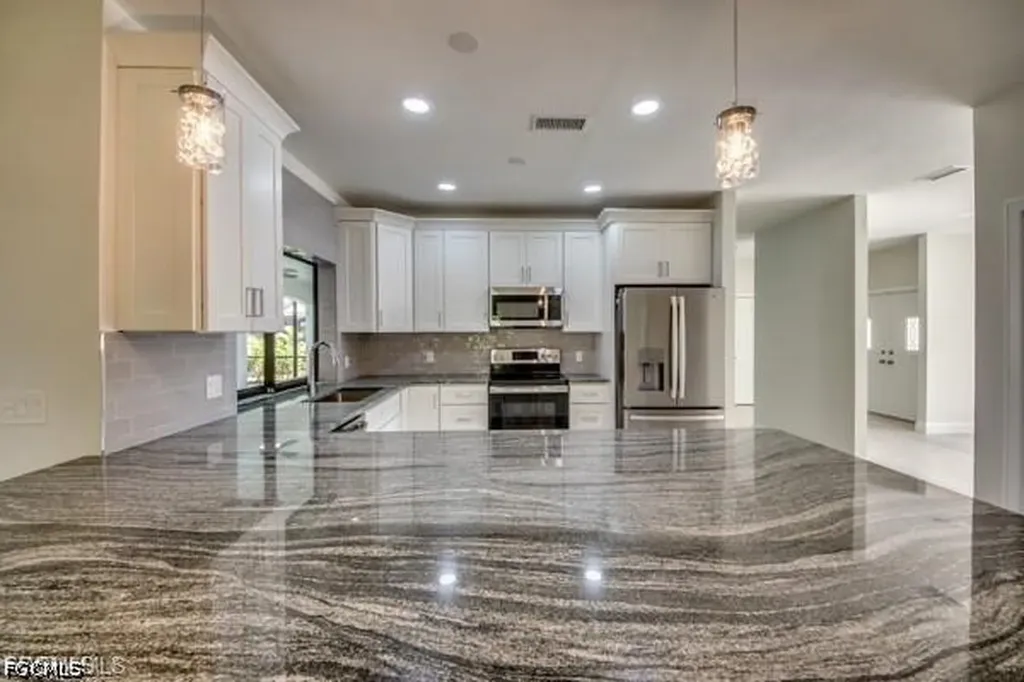 711 SE 33rd Terrace Cape Coral FL 33904