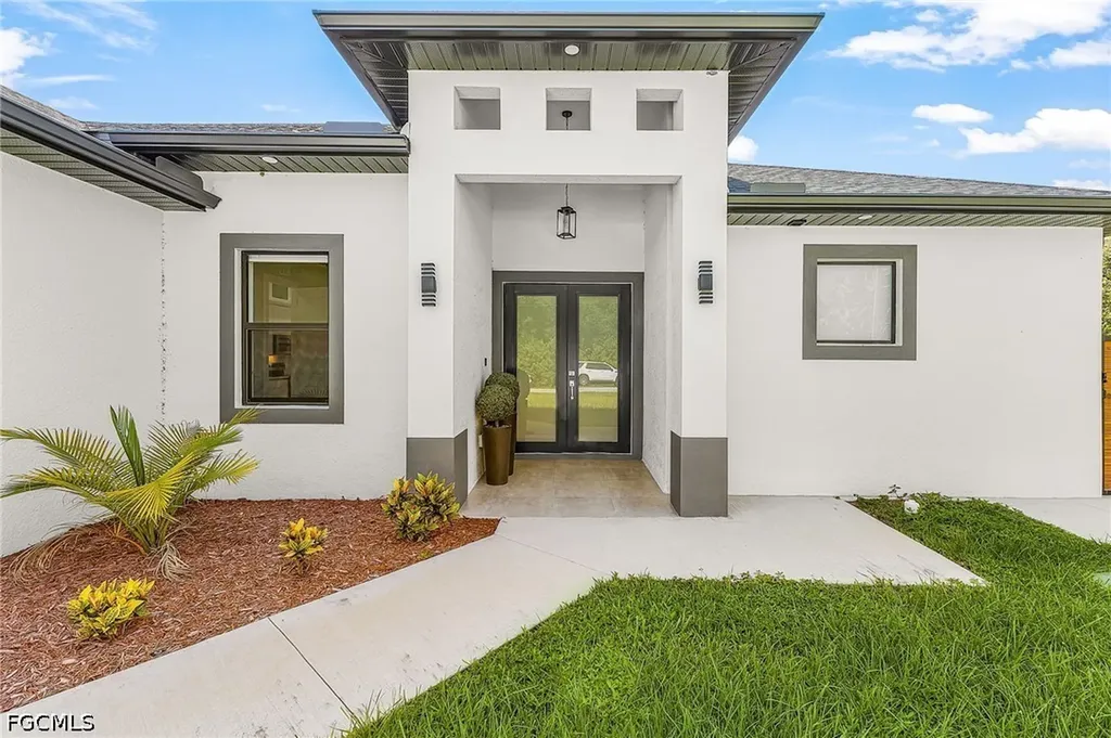 613 Tarapin Avenue Lehigh Acres FL 33974