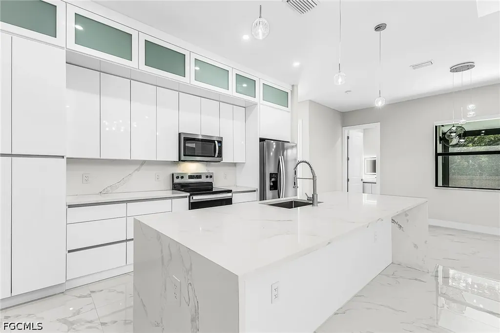 613 Tarapin Avenue Lehigh Acres FL 33974