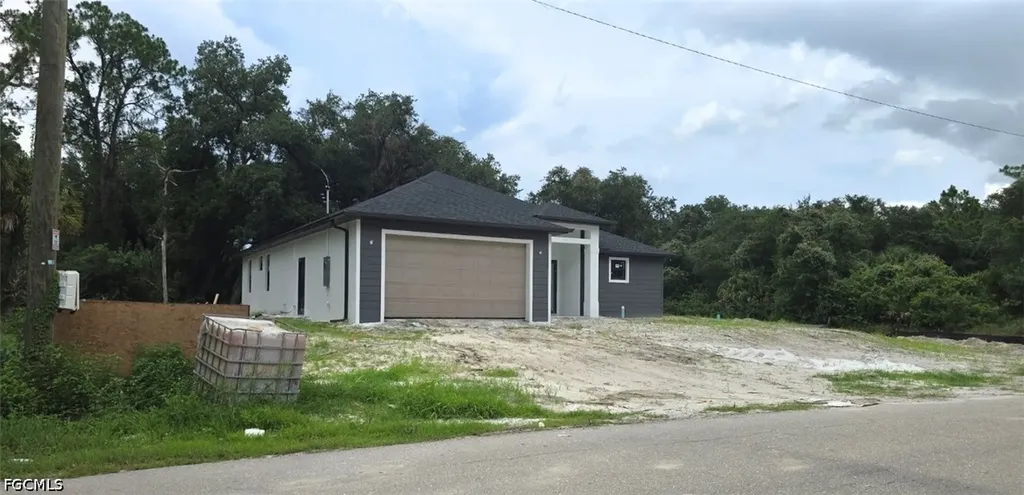 2407 E 19th Street Lehigh Acres FL 33972