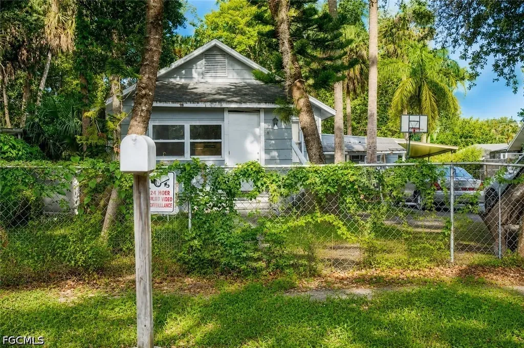 Fort Myers FL, 221 Avacado Court