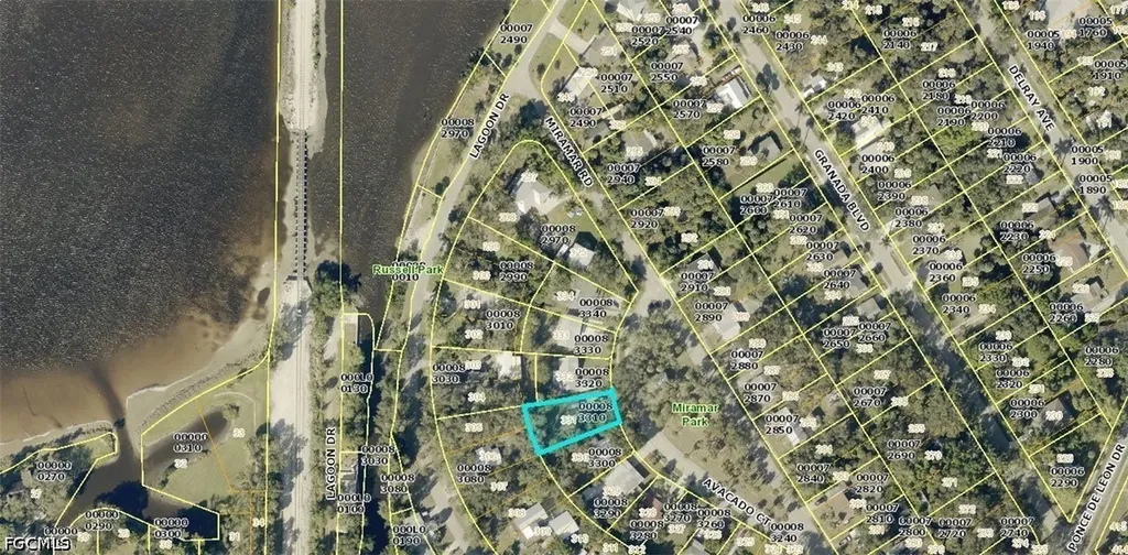 221 Avacado Court Fort Myers FL 33905