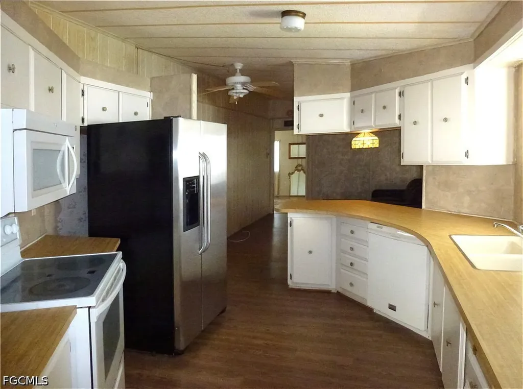 2820 Breezewood Drive North Fort Myers FL 33917