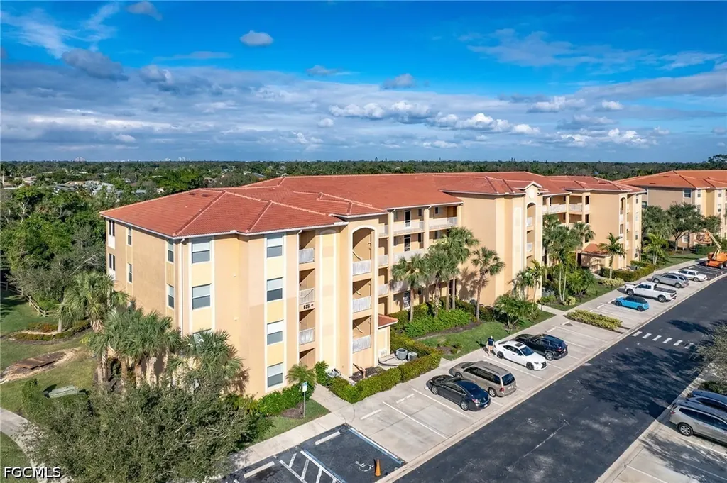 8251 Pathfinder Loop Fort Myers FL 33919