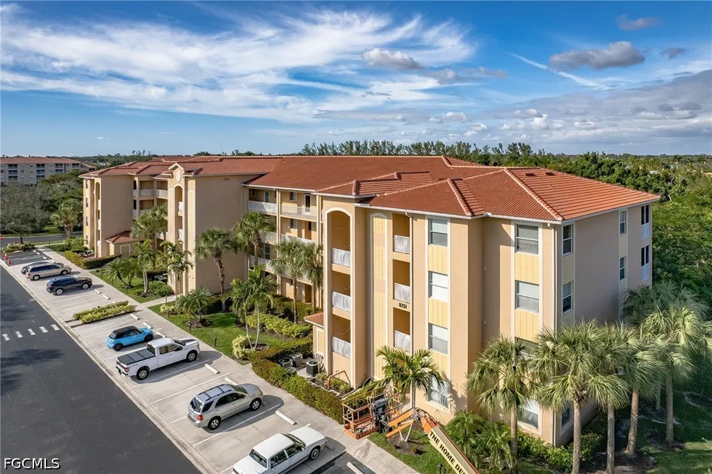 8251 Pathfinder Loop Fort Myers FL 33919
