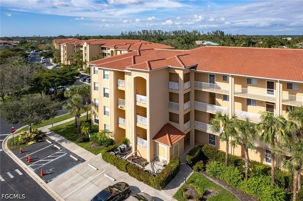 8251 Pathfinder Loop Fort Myers FL 33919