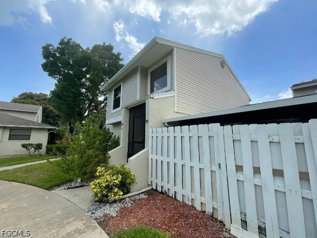 Cape Coral FL, 1422 SW 50th Street, Unit 67
