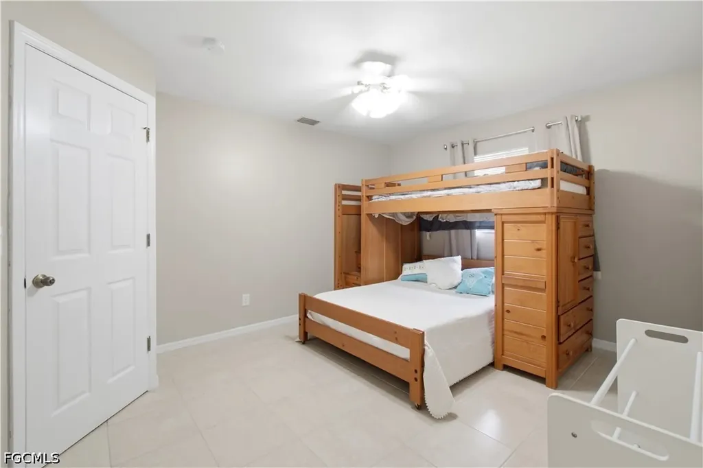 1712 SW Santa Barbara Place Cape Coral FL 33991