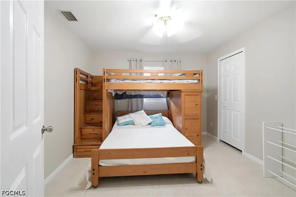 1712 SW Santa Barbara Place Cape Coral FL 33991