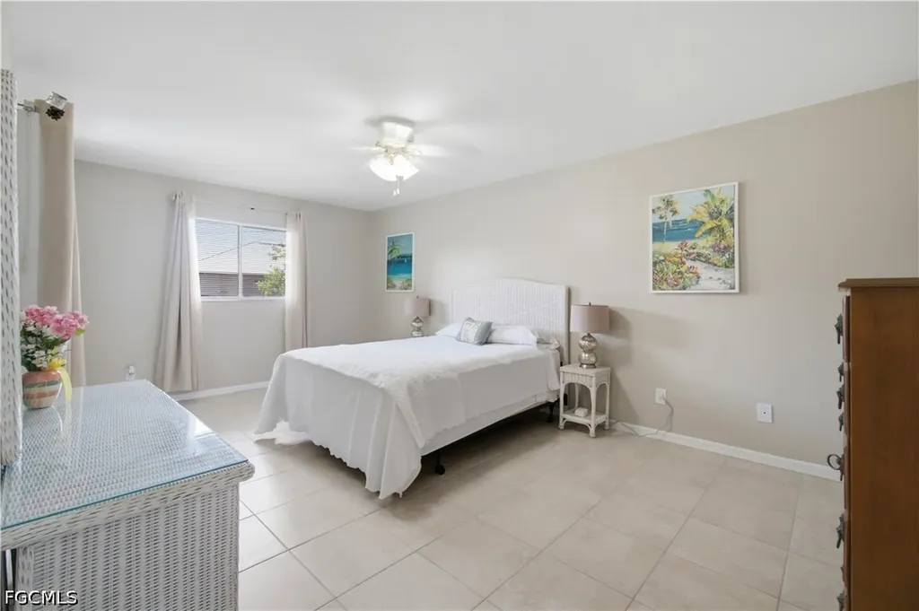 1712 SW Santa Barbara Place Cape Coral FL 33991