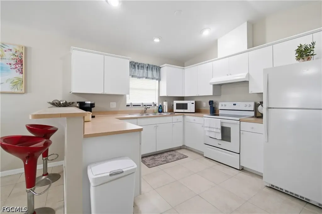 1712 SW Santa Barbara Place Cape Coral FL 33991