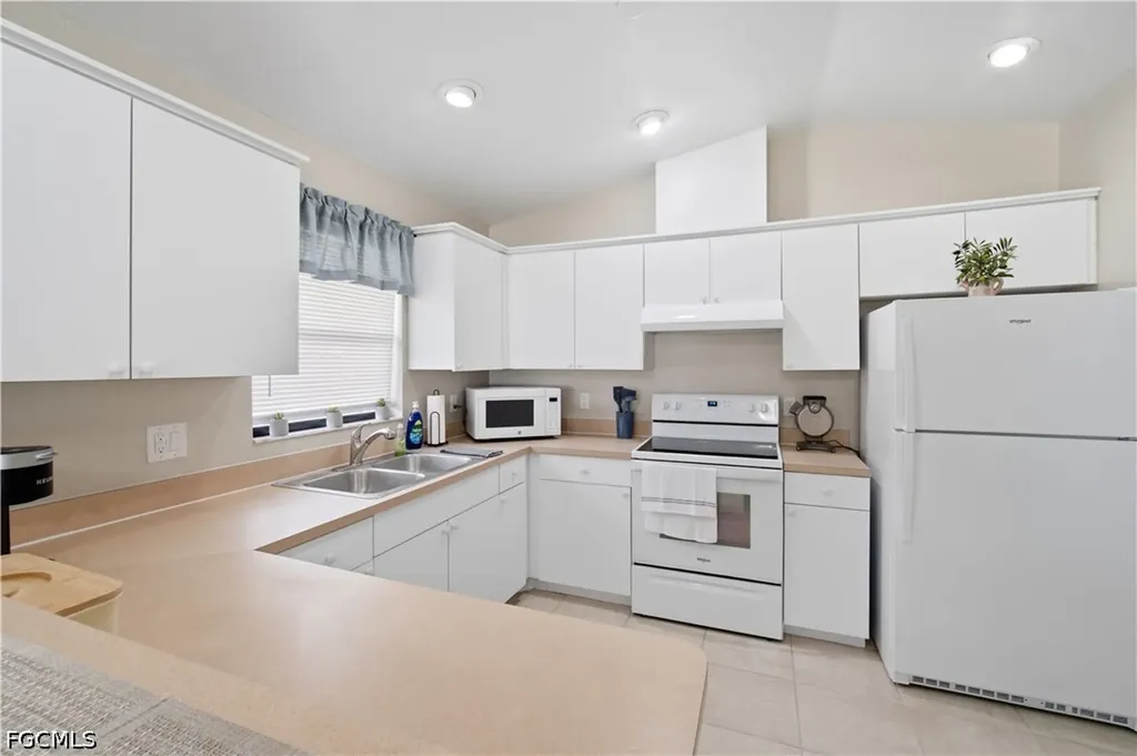 1712 SW Santa Barbara Place Cape Coral FL 33991