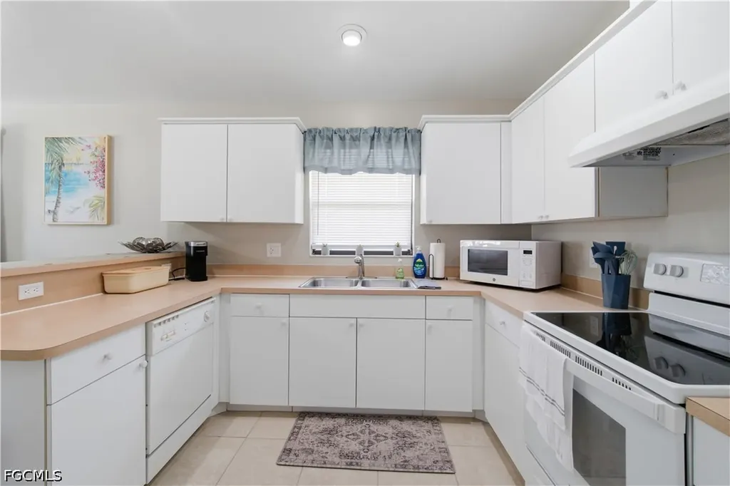 1712 SW Santa Barbara Place Cape Coral FL 33991