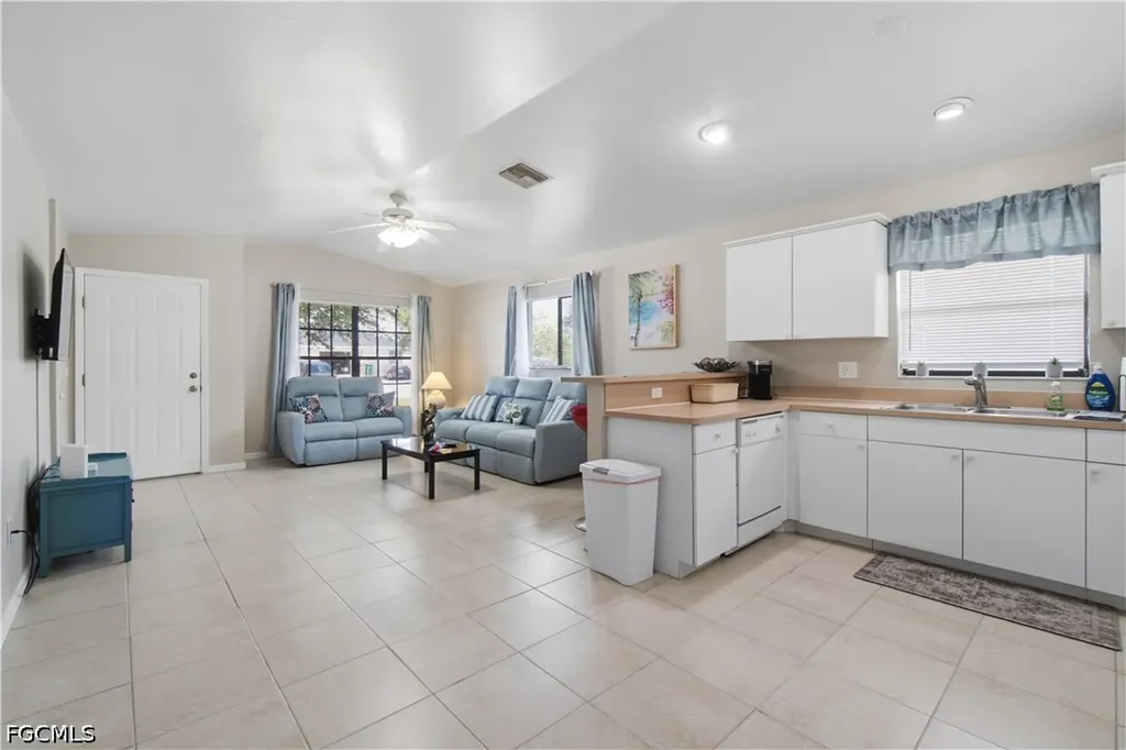 1712 SW Santa Barbara Place Cape Coral FL 33991