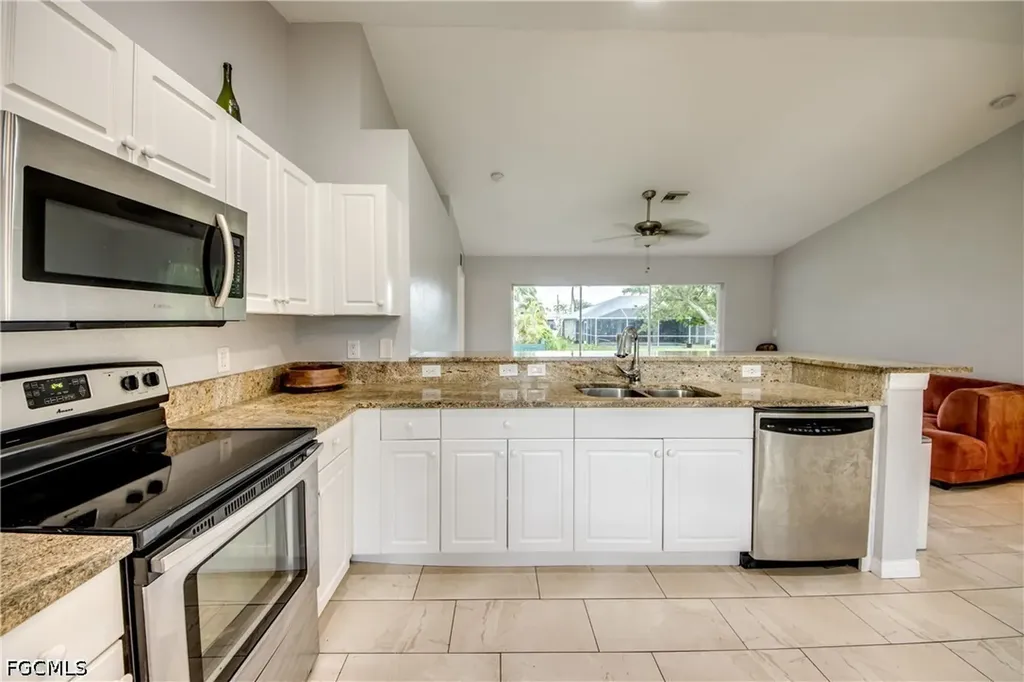 625 SW 11th Terrace Cape Coral FL 33991