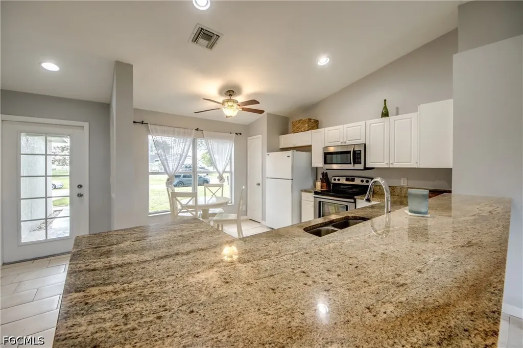 625 SW 11th Terrace Cape Coral FL 33991