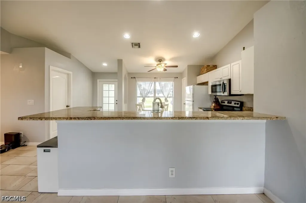 625 SW 11th Terrace Cape Coral FL 33991