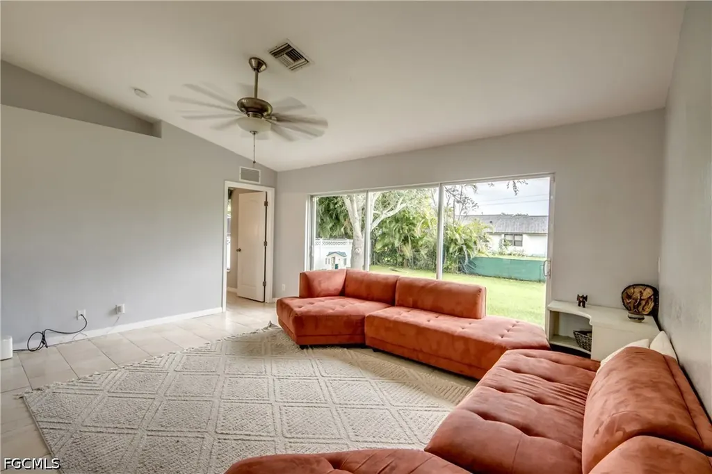 625 SW 11th Terrace Cape Coral FL 33991