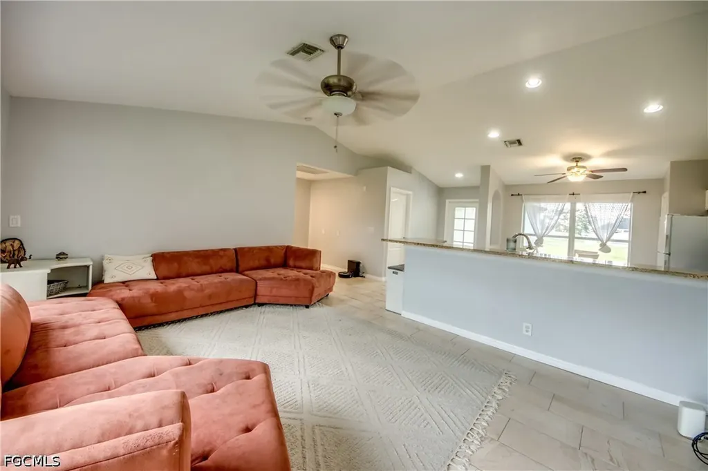 625 SW 11th Terrace Cape Coral FL 33991