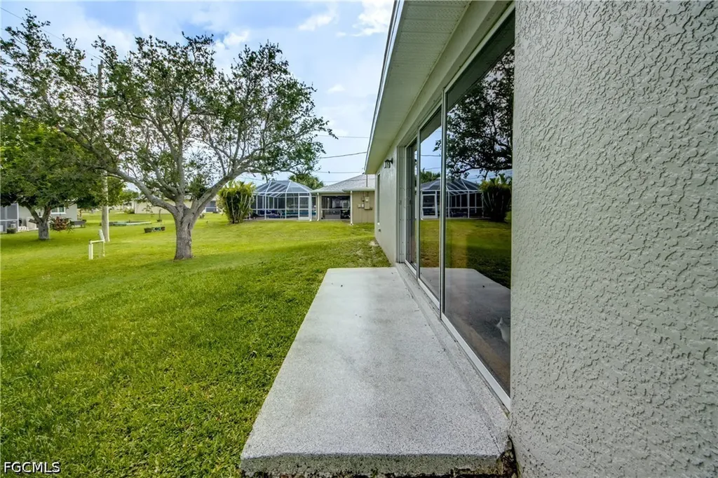 625 SW 11th Terrace Cape Coral FL 33991